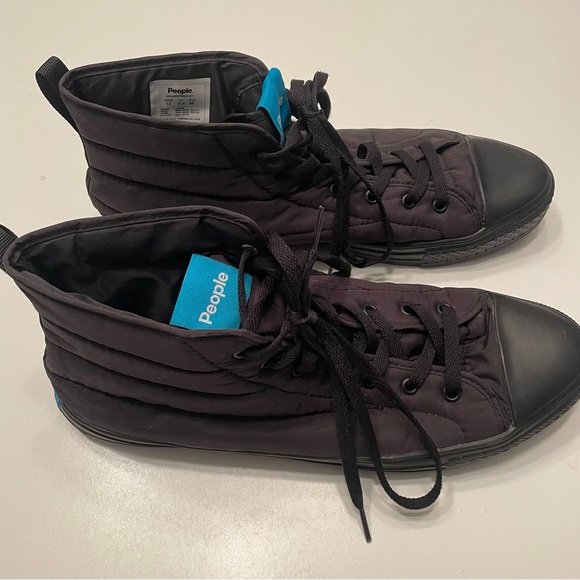 People The Phillips Puffy Sneaker - Picture 2 of 5